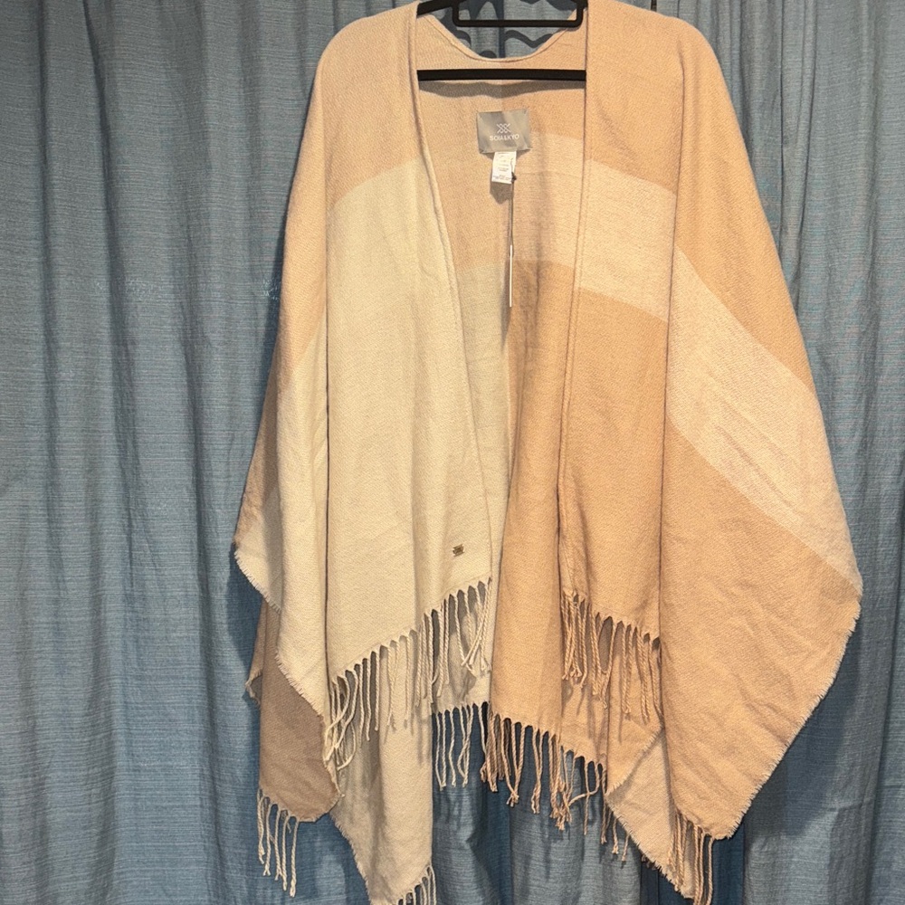 Soia & Kyo Beige and Cream Women's Fringe Top